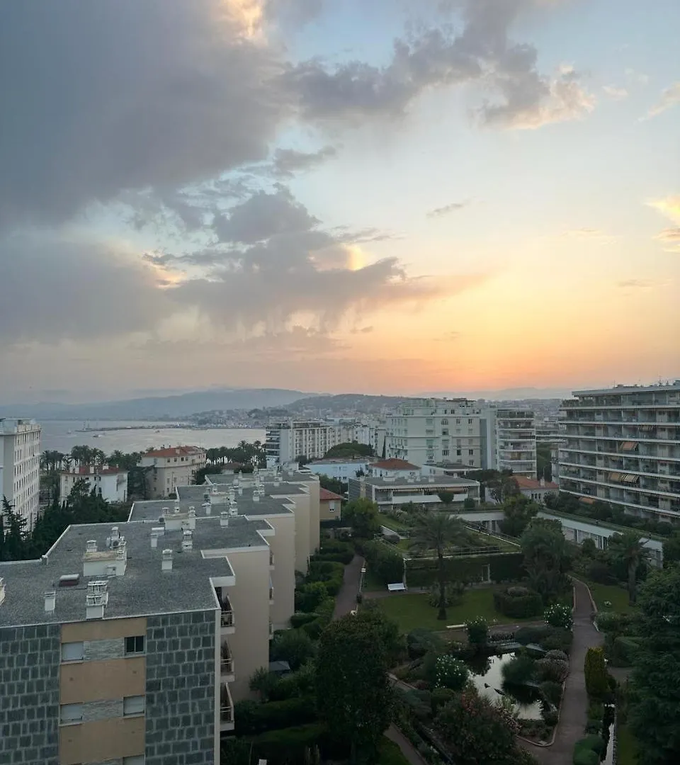 Cannes Seaview Penthouse 0*,